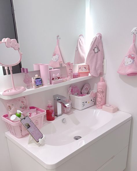 🫧 Cutecore Bathroom, Sanrio Bathroom, Sanrio House, Comfy Room, Sanrio Room, Hello Kitty House, Girly Decor, Kawaii Stuff, Apartment Bathroom