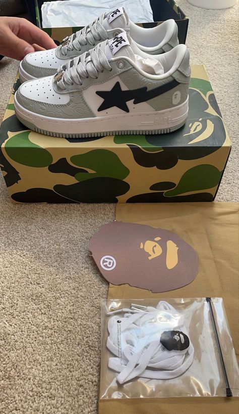 Grey Bape Shoes, Bapestas Shoe, Bapestas Outfit, Bapesta Shoes Outfit, Bapesta Shoes, Bape Shoes, Bape Sneakers, Bape Sta, Nike Shoes Women Fashion