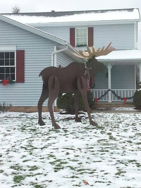 moose yard decor Metal Moose Yard Art, Diy Moose Decor, Moose Decorations, Moose Decor, Wood Yard Art, Christmas Yard Art, Christmas Moose, Christmas Yard, Wooden Planters