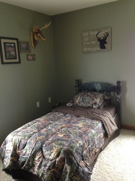 Boys Hunting Theme Bedroom, Camo Bedroom Ideas For Boys, Hunting Bedroom Ideas, Boys Hunting Bedroom Ideas, Boys Hunting Bedroom, Boys Hunting Room, Hunting Themed Bedroom, Hunting Decor Bedroom, Hunting Bedroom