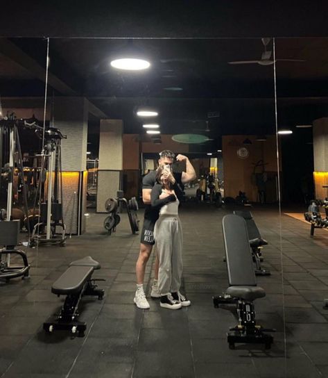 Gym Couple, Couple Fits, Cute Date Ideas, Classy Couple, The Love Club, Fit Couples, Cute Couples Photos, Cute Couple Selfies, A Gym