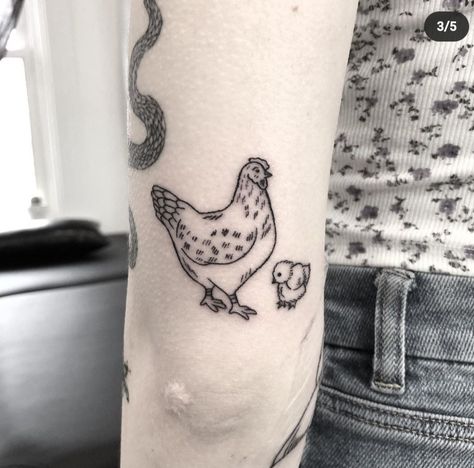 Mama Hen And Chicks Tattoo, Chicken Minimalist Tattoo, Mama Hen Tattoo, Hen And Rooster Tattoo, Chicken And Chicks Tattoo, Chicken Family Tattoo, Hen Tattoo Designs, Kombucha Tattoo, Mother Hen Tattoo