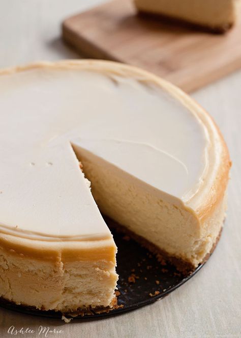 the most dense and creamy cheesecake you will ever try, if you love cheesecake you will love this recipe! Dense Cheesecake, Creamy Cheesecake Recipe, Lemon Meringue Cheesecake, Homemade Cheesecake, Slow Cooker Desserts, Creamy Cheesecake, Food Cakes, Cheesecake Recipes, No Bake Desserts