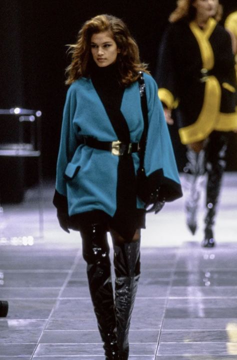 Cindy Crawford Style, 90s Runway Fashion, Fashion 90s, 90's Fashion, 1990s Fashion, Vogue Germany, Cindy Crawford, Fashion Weeks, Cat Walk