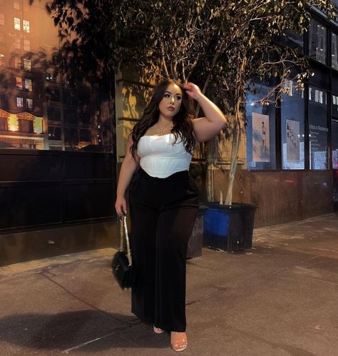 Outside Concert Outfit Plus Size, Midsize Outfits Concert, Midsize Going Out Outfit, Concert Outfit Midsize, Midsize Concert Outfit, Concert Outfits Plus Size, Concert Outfit Ideas Plus Size, Plus Size Concert Outfit, Concert Outfit Plus Size