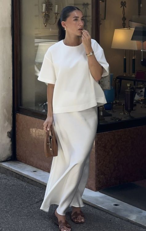 Cream Classy Outfit, Elagent Aesthetic Outfits Summer, Office Fits Summer, Classic Fashion Aesthetic, Modest Summer Office Outfits, Modest Style Summer, First Lady Outfits Classy, Modest White Outfit, Summer Business Outfits Plus Size