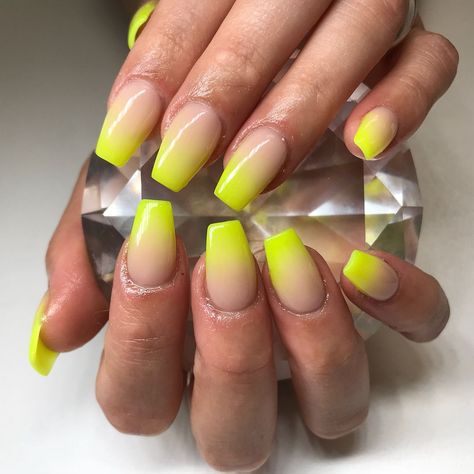 Short Neon Nails, Nails Acrylic Coffin Short, Ambre Nails, Wedding Nail Polish, Short Coffin Nails Designs, Neon Yellow Nails, Nails Acrylic Coffin, Neon Acrylic Nails, Candy Nails