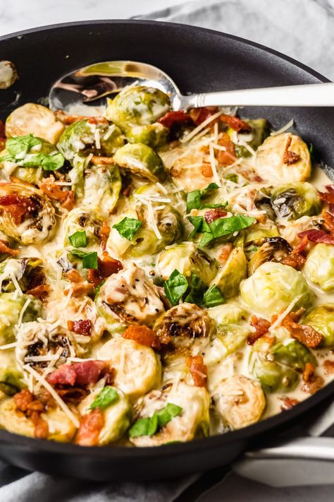 Green Keto Recipes, Brussel Sprouts Bacon, Parmesan Brussels Sprouts, Keto Veggies, Zone Recipes, Brussels Sprouts With Bacon, Best Thanksgiving Side Dishes, Keto Dishes, Keto Sides