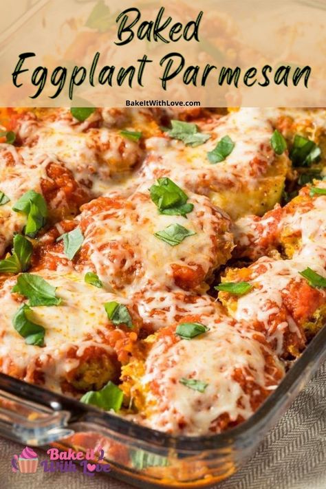 Tasty layers of perfectly baked eggplant parmesan ready to serve, garnished with chopped fresh basil. Healthy Eggplant Parmesan, Healthy Eggplant, Eggplant Parmesan Baked, Eggplant Recipes Parmesan, Baked Eggplant, Eggplant Parmesan, Vegetarian Snacks, Eggplant Recipes, Idee Pasto Sano