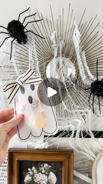 Mandy Roberson on Instagram: "EASY Halloween treat bags 👻 

Just grab a sheet of vellum or parchment paper.

Draw a ghost with a sharpie and fill with little treats 🍬 

Hot glue edges together.

Pass along to a friend and see their excitement when they tear it open and treats fall out!

#halloween #halloweencrafts #halloweenfood #halloweenparty" Ghost Goodie Bags, Easy Halloween Treat Bags, Draw A Ghost, Paper Ghost, Halloween Treats Easy, Halloween Treat Bags, Halloween Treat, A Ghost, Easy Halloween