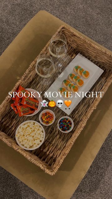 Spooky Girls Night Ideas, Halloween Night In, Spooky Girls Night, Spooky Movie Night, Movie Night Sign, Halloween Party Pictures, Halloween Movie Night Party, Halloween Sleepover, Halloween Date