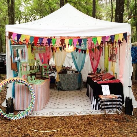 FestivalNet Marketplace News: How to Sell Items at Festivals in 7 Steps Stall Decorations, Market Stall Display, Flea Market Booth, Craft Fair Booth Display, Stall Display, Craft Show Booths, Festival Booth, Craft Show Booth, Craft Booth Display