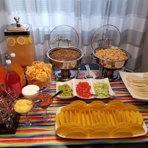 Mini Taco Bar Ideas, Creative Taco Bar Ideas, Taco Set Up, Small Taco Bar Ideas, Taco Party Set Up, Taco Bar Buffet Set Up Food Stations Party Ideas, Taco Bar Party Setup, Taco Bar Party Aesthetic, Mini Taco Bar