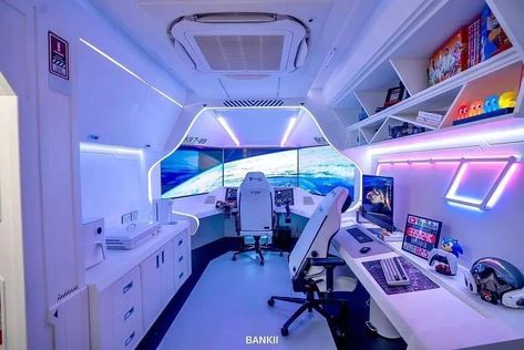 GamingGuilts on Instagram: “👨🏼‍🚀Spaceship setup👨🏼‍🚀 Follow @gamingguilts 😈 —————————————————— Share, Like and Comment🔮 —————————————————— Credits: @bankii_ii 🎆…” Spaceship Room, Games Room Inspiration, Computer Gaming Room, Spaceship Interior, Gamer Setup, Video Game Room Design, Video Game Rooms, Gaming Room Setup, Computer Setup