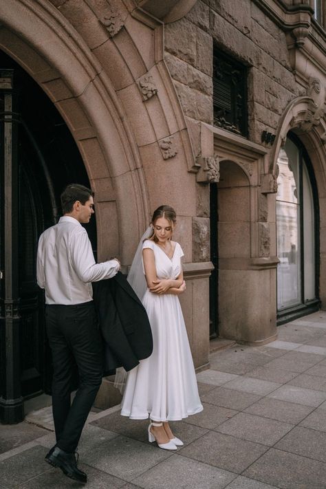 Modest Couple Poses, Mid Length Wedding Dress, Chanel Wedding Dress, Civil Marriage, The First Kiss, Wedding Plus Size, The Last Dance, Bride Dress Simple, Civil Wedding Dresses