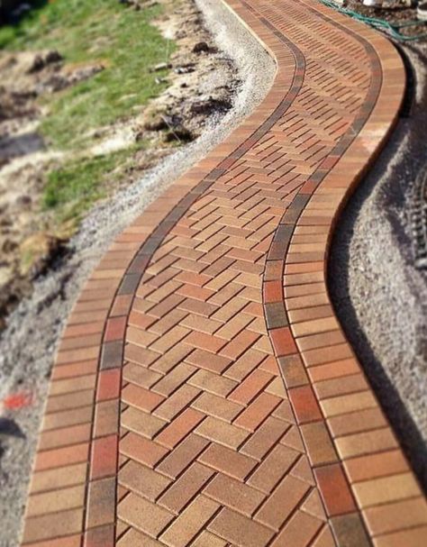 Garden Design Front Of House, Paving Bricks, Garden Design Diy, Brick Patterns Patio, Backyard Walkway, Paver Designs, Walkway Landscaping, Patio Pavers Design, Brick Walkway