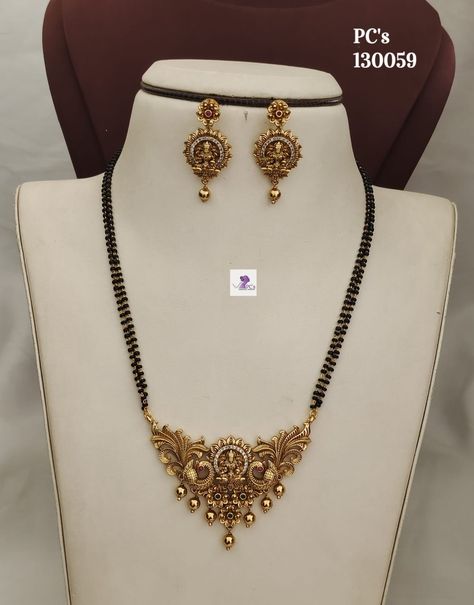 Black Beads Chain Lockets Gold, Gold Pendant For Mangalsutra, Long Mangalsutra Pendant Designs Gold, Temple Mangalsutra Designs, Gold Black Beads Mangalsutra, Antique Mangalsutra Designs, Nallapusalu Designs Gold Long, Long Mangalsutra Designs Gold, Mangalsutra Pendent