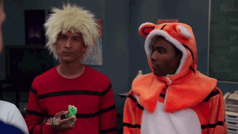 Abed and Troy from Community as Calvin and Hobbes. | 29 Iconic Halloween Costumes Worn By Your Favorite TV Characters Calvin And Hobbes Costume, Troy And Abed, Tv Show Halloween Costumes, Iconic Halloween Costumes, Funny Couple Halloween Costumes, Best Cosplay Ever, Halloween Episodes, Favorite Tv Characters, Scary Costumes