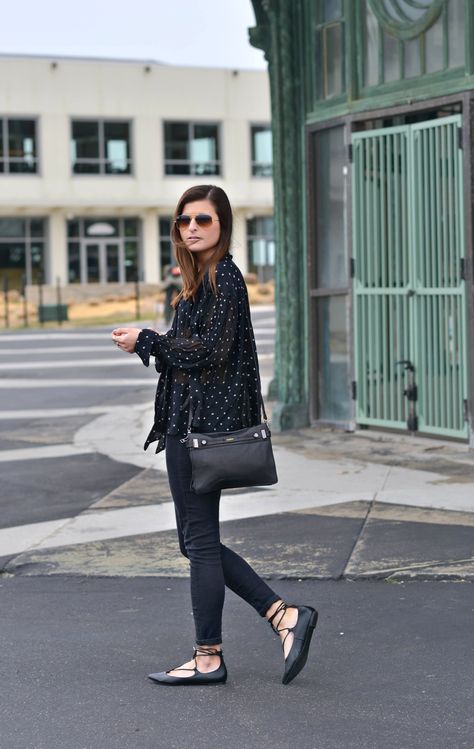 Glitter Flats Outfit, Lace Up Flats Outfit, Cold Night Outfit, Black Flats Outfit, Black Pumps Outfit, Black Lace Top Outfit, Black Lace Up Flats, Fashion Outfits Ideas, Spring Outfit Ideas