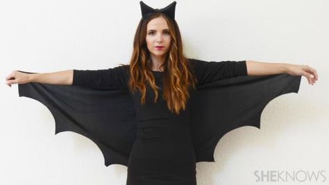 A super-easy sewing tutorial to make a DIY bat Halloween costume. Pair with a little black dress to be the cutest bat around. Diy Bat Costume, Costumes Faciles, Halloween Costumes You Can Make, Bat Halloween Costume, Bats For Kids, Halloween Costumes To Make, Bat Costume, Diy Kostüm, Diy Halloween Costumes Easy