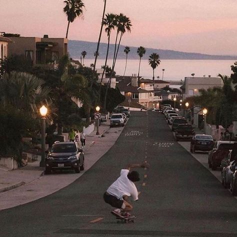 Skateboard Party, Skate Aesthetic, Skateboard Aesthetic, Wow Photo, Skater Boys, Mid 90s, Skater Aesthetic, Photo Wall Collage, Pretty Places