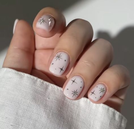 Star Nail Art, Moon Nails, Subtle Nails, Star Nails, Fall Nail Colors, Birthday Nails, Girls Nails, Accent Nails, Cool Nail Designs