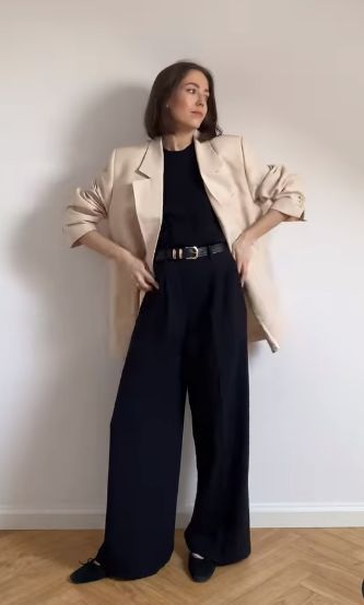 Capsule Wardrobe, Harem Pants, Cool Outfits, Normcore, Women's Fashion, Wardrobe, Pants, How To Wear, Trousers