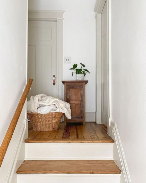 Slow House, Bright Farmhouse, Scandinavian Country Style, Minimalist Cottage, Minimalist Farmhouse, European Farmhouse, Wish I Was There, Stair Case, How I Wish