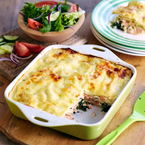 A healthier WW recipe for Salmon, ricotta and spinach lasagne ready in just 60. Get the SmartPoints value plus browse 5,000 other delicious recipes today! Salmon Ricotta, Recipe For Salmon, Ww Recipe, Leftover Salmon, Lasagne Recipes, Ricotta Recipes, Spinach Recipes, Low Fat Recipes, Just Cooking