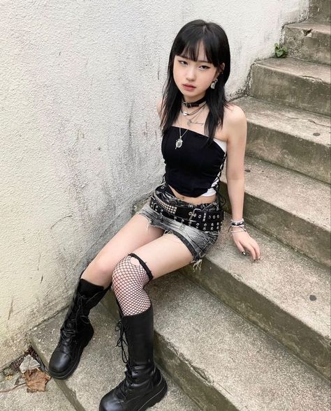 Asian Street Style 2000s, Kpop Rockstar, Fishnets Outfit, Asian Y2k, Fishnet Outfit, Style Aesthetics, High Tension, Current Styles, Alternative Outfits