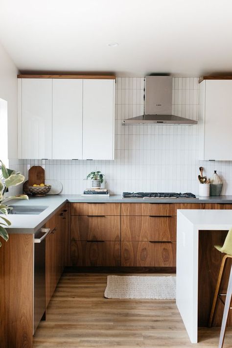 Waterfall Kitchen Countertop, Walnut And White Kitchen, White And Walnut Kitchen, Updated Mid Century Modern, Desain Pantry Dapur, Mid Century Modern Kitchen Design, Waterfall Island Kitchen, Large Waterfall, White Kitchen Countertops