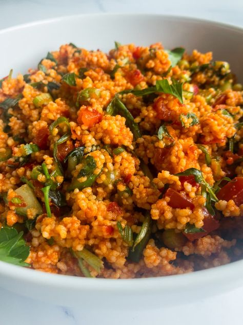 kisir turkish bulgur salad in a white bowl Salad Recipes Sweet Potato, Sweet Potato Salads, Chop Salad Recipes, Kisir Recipe, Spinach Dinner, Healthy Potato Salad, Bulgur Recipes, Turkish Salad, Potato Salad Recipes