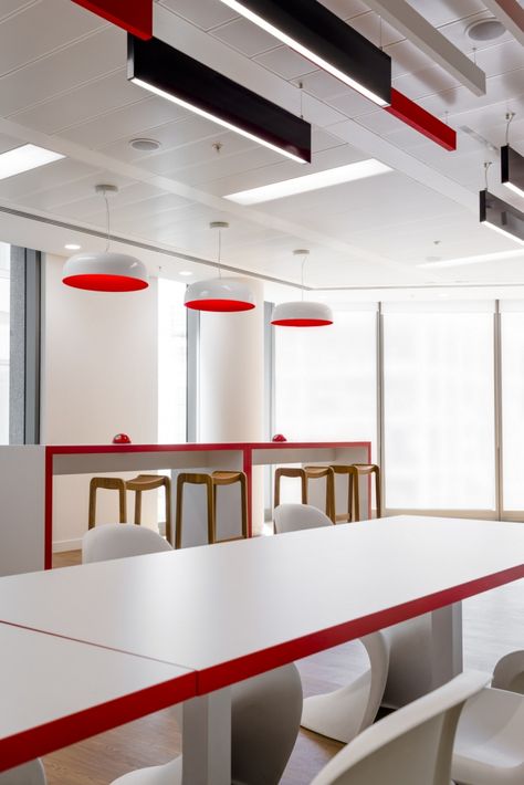 Puma London (England) Red Classroom, Red Interior Design, Office Graphics, Interior Deisgn, Red Office, Corporate Office Design, Pharmacy Design, White Interior Design, Corporate Interiors