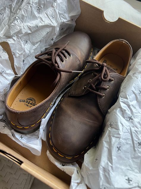 Aesthetic Mens Shoes, Mens Fall Footwear, Shoes Man Aesthetic, Men’s Shoes Aesthetic, Goblin Core Shoes, Dark Academia Shoes Male, Doc Martens Men, Fairy Grunge Shoes Masc, Brown Doc Martens Aesthetic