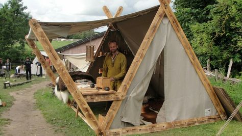 Viking Tent, Viking Camp, Bushcraft Camping, Wooden Structure, Teepee Tent, Camping Survival, Survival Skills, Camping Hacks, Tent Camping