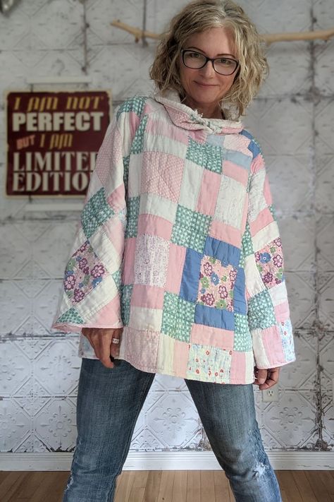 Antique Quilt Pullover, Quilt Pullover Pattern, Quilt Hoodie Diy, Hoodie Made From Quilt, Upcycle Quilt Jacket, Quilt Sweatshirt Pattern, Quilted Pullover Pattern, Pattern For Quilted Jacket, Jacket Made From Old Quilt