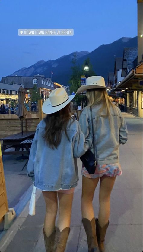 Stampede Outfit, Bar Outfit Night, Concert Outfit Winter, Bar Outfit, Country Style Outfits, Looks Country, Cowgirl Aesthetic, Nashville Outfits, Rodeo Outfits