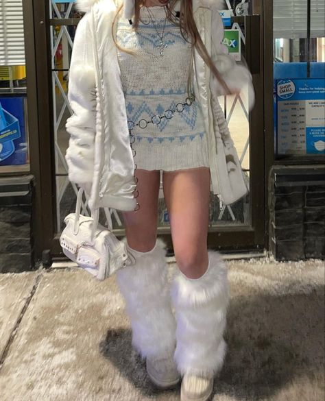 White Gyaru Outfit, Monster High Winter Outfits, Abbey Bominable Inspired Outfit, Snow Y2k Outfits, Abbey Bominable Outfit Inspiration, Y2k Snow Outfits, Bimbocore Outfits Winter, Gyaru Winter Outfits, Abbey Bominable Outfit