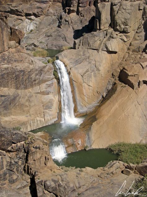 Molo Kunjani, That’s how we say it in Xhosa ! Before the last part of our journey, we turn to the Augrabies Falls National Park in the Northern Cape province, 494 miles North of Cape Town and 560 m… Kafue National Park, Augrabies Falls, South Africa Kruger National Park, Kalahari Desert South Africa, Epupa Falls Namibia, Northern Cape, South African Birds Kruger National Park, Southern Africa, African Safari