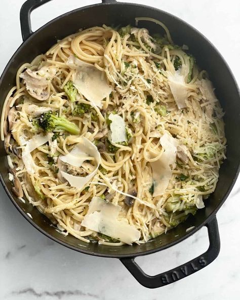 One Pot Pasta Primavera - Food Dolls One Pot Pasta Food Dolls, Food Dolls One Pot, Dinner Ideas Weekly, One Pot Pasta Primavera, Easy One Pot Pasta, Primavera Recipe, Pasta Primavera Recipe, Food Dolls, Quick Pasta Recipes