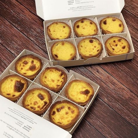 Egg Tart Packaging, Tart Packaging, Palmiers Recipe, Kue Macaroon, Bake Sale Packaging, Bakery Packaging, Egg Tart, Pie Tart, Cafe Menu