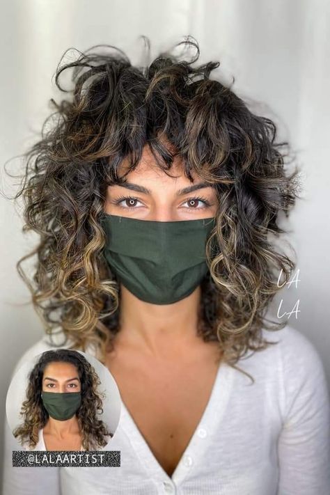 Curly Shag Haircut, Natural Curly Hair Cuts, Medium Length Curly Hair, Layered Curly Hair, Curly Hair Types, Medium Curly Hair Styles, Haircuts For Curly Hair, Short Wavy Hair, Curly Hair With Bangs