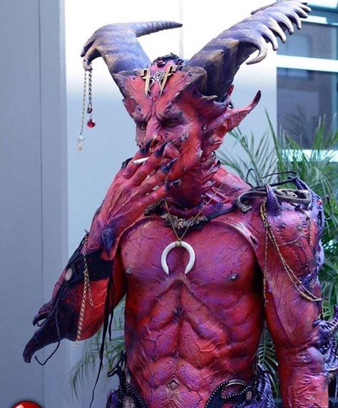 Awesome demon by @fxcreator Fantasy Costume Ideas, Evil Jester, Demon Costume, Monster Makeup, Dark Skull, Arte Nerd, Monster Costumes, Devil Costume, Special Effects Makeup