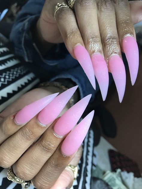 Pointy Acrylic Nails, Stilleto Nails Designs, Sharp Nails, Curved Nails, Exotic Nails, Nail Designs Glitter, Nail Games, Nail Shapes, Nails On Fleek