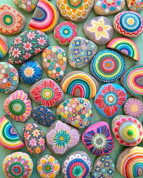 Trendy Crafts, Art Coquillage, Diy Rock Art, Painted Rocks Diy, Rock Painting Patterns, Rock Painting Designs, Creative Mind, Rock Painting Art, Summer Diy