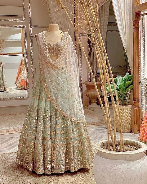 Mehndi Outfit For Bride, Lehenga Pictures, Mint Green Lehenga, Abhinav Mishra, Indian Dress Up, Indian Fits, Mehndi Outfit, Indian Wedding Gowns, Desi Wedding Dresses