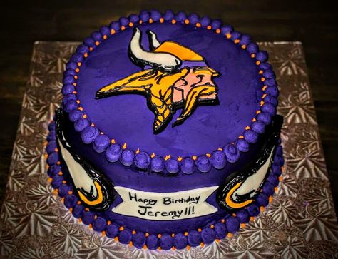 Minnesota Vikings Cake I Made Minnesota Vikings Cake, Vikings Cake, Football Birthday Party, Taylor Swift Party, Football Birthday, 60th Birthday Party, Football Party, Grooms Cake, Minnesota Vikings