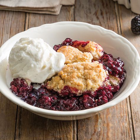 This no-fuss Skillet Blackberry Cobbler is about as comforting and satisfying as dessert gets. Mixed Berry Cobbler, The Novice Chef, Berry Cobbler Recipes, Blackberry Cobbler Recipe, Novice Chef, Paula Dean, Berry Cobbler, Blackberry Cobbler, Iron Skillet Recipes