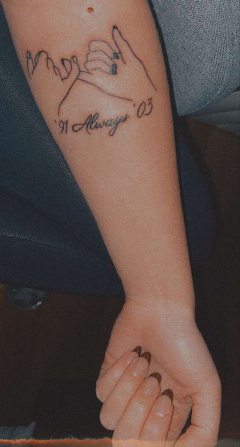 Sister Tattoos Pinky Promise, Pinky Promise Tattoo Sisters, Pinky Promise Tattoo Mom Daughter, Pinky Promise Tattoo, Promise Tattoo, Cute Matching Tattoos, Forever Tattoo, Couples Tattoos, Matching Sister Tattoos