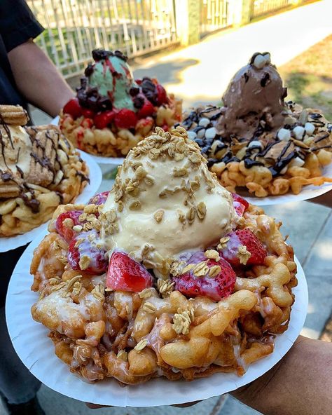 Funnel Cake Recipe, Funnel Cakes, Colorful Desserts, Cinnamon Toast Crunch, Junk Food Snacks, Funnel Cake, Food Drinks Dessert, Dessert Lover, Cake Lover